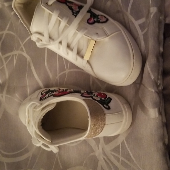 Shoes - Picture 2 of 5